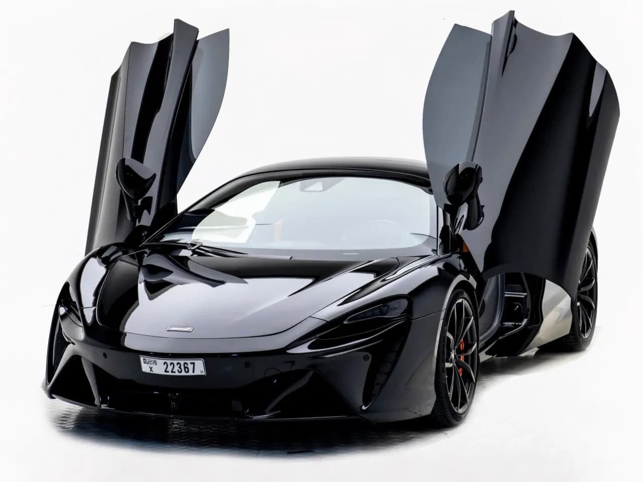Rent McLaren Artura in Dubai