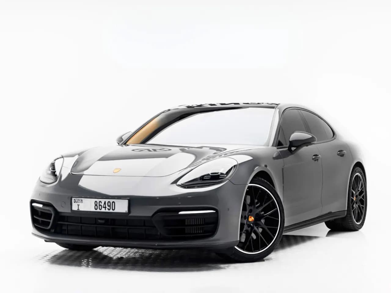 Rent Porsche Panamera in Dubai